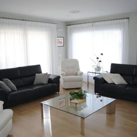 Villa Luxurious, Modern Six Bedroom In Denia