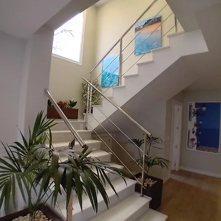 Villa Luxurious, Modern Six Bedroom In